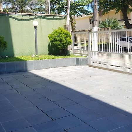 Apartamento A Uma Quadra Da Praia Гуаружа Екстер'єр фото