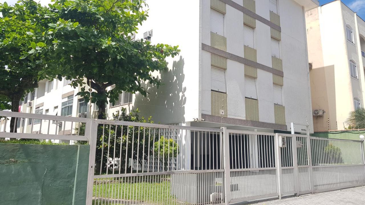Apartamento A Uma Quadra Da Praia Гуаружа Екстер'єр фото