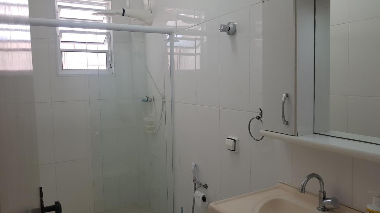 Apartamento A Uma Quadra Da Praia Гуаружа Екстер'єр фото